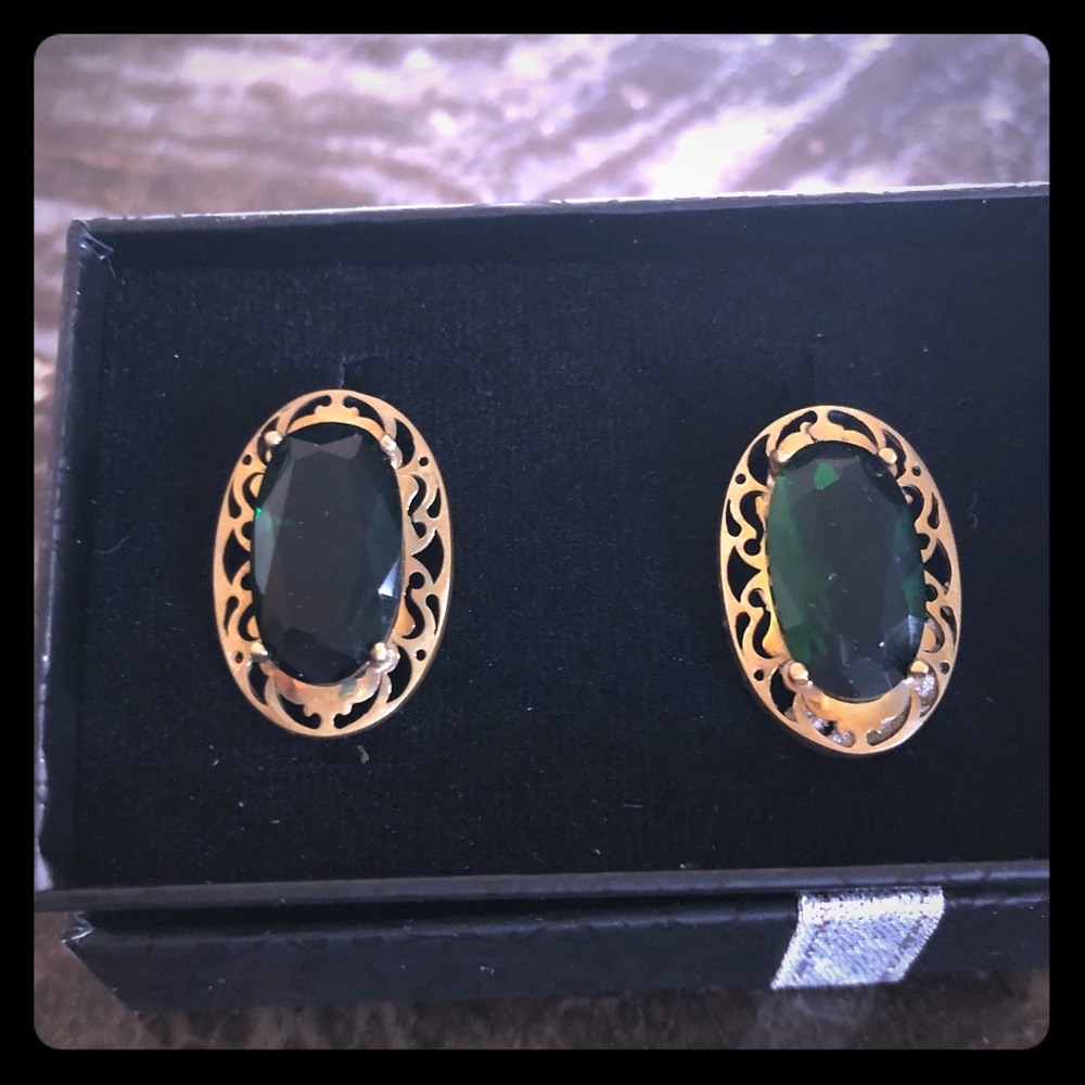 Emerald Designer Earrings with Gold Filigree